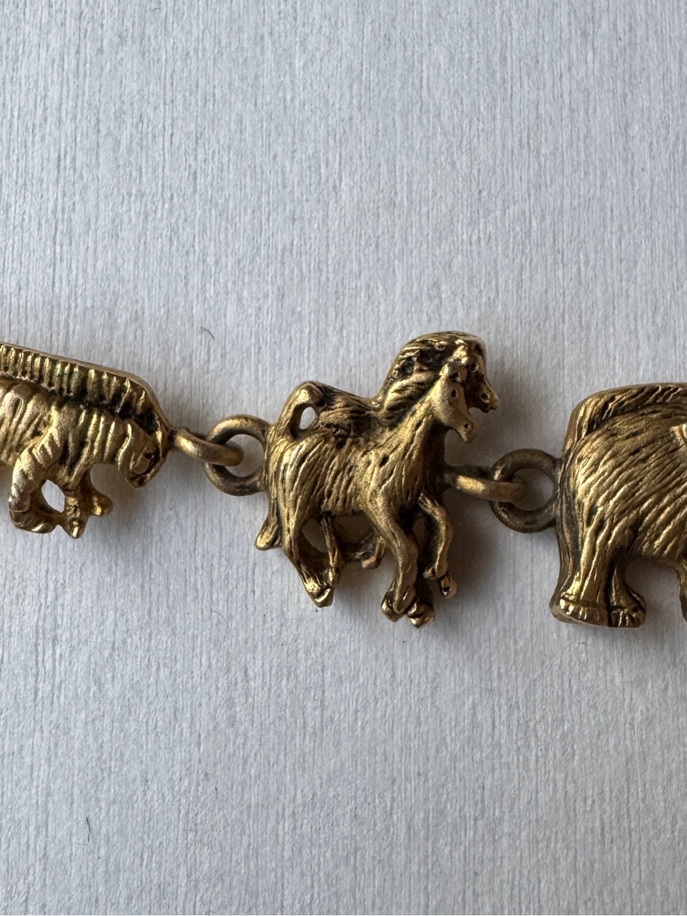 Noah's Arc MOP Ladies Gold Tone Watch Animal Link Band - Picture 7 of 8